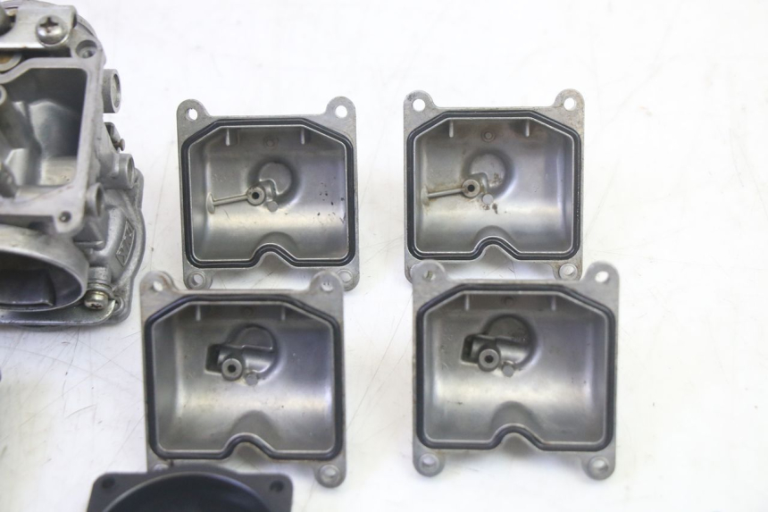 photo de CARBURADOR KAWASAKI GPZ RX 1000 (1986 - 1988) - Primer plano de alta resolución