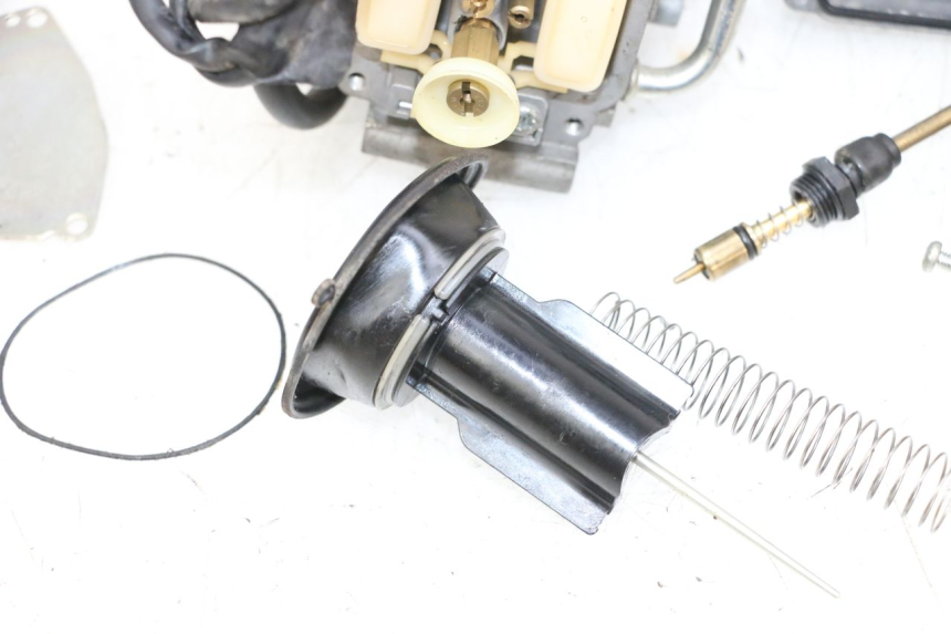 photo de CARBURADOR YAMAHA YFM R RAPTOR 250 (2008 - 2014) - Detalles de los puntos de fijación