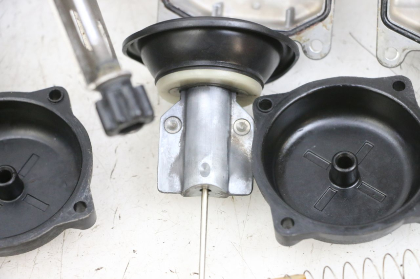 photo de CARBURADOR KAWASAKI ZR 7 750 (1999 - 2001) - Estado de la superficie y material