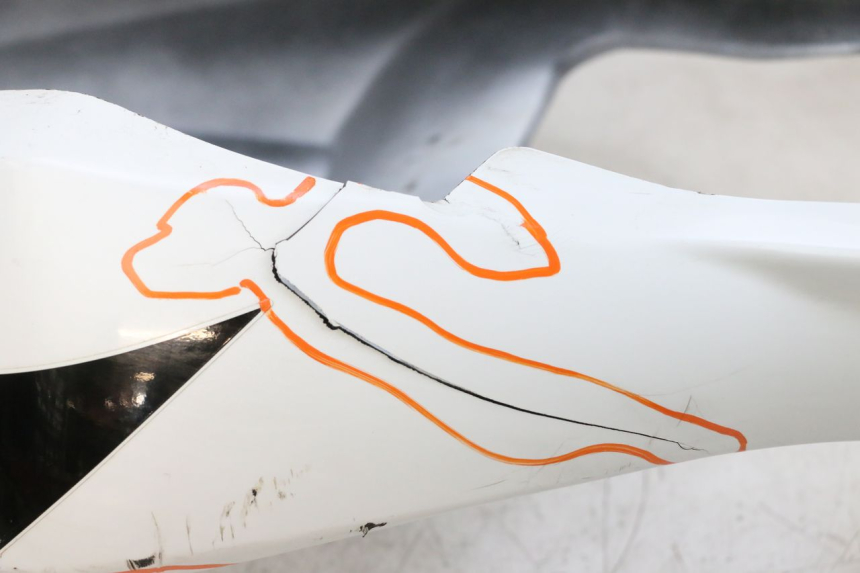 photo de CARENADO TRASERO SUZUKI GSXR GSX-R 1000 (2003 - 2004) - Primer plano técnico