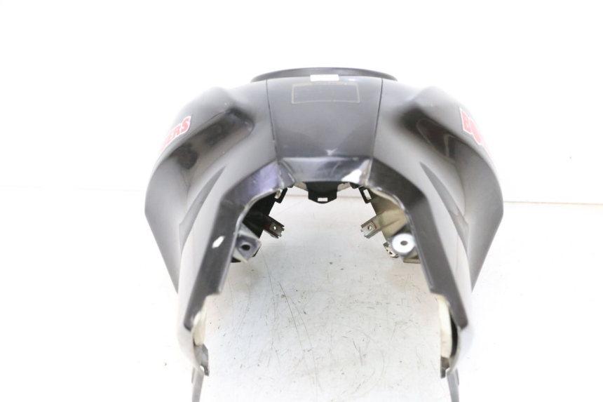 photo de TAPA DEPOSITO MAG POWER BOMBERS 4T 50 (2016 - 2026) - Primer plano de alta resolución