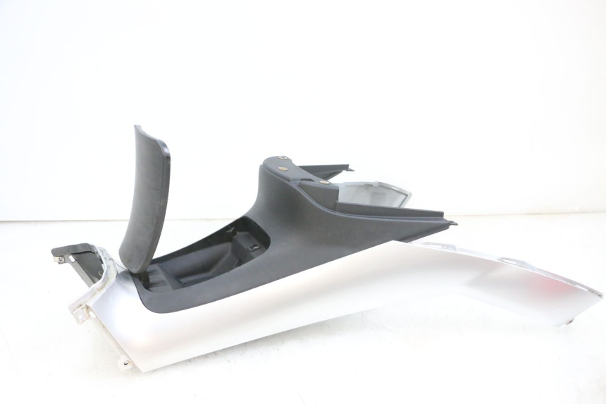 photo de CARENADO DE DEPÓSITO PIAGGIO MP3 RL 250 (2007 - 2010) - Primer plano de alta resolución