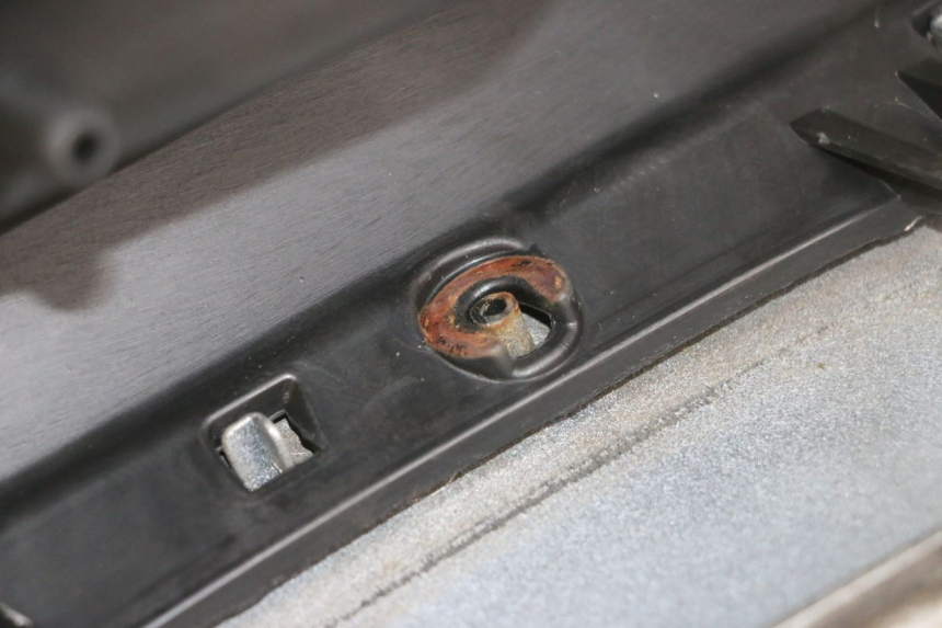 photo de CARENADO DE DEPÓSITO PIAGGIO MP3 RL 250 (2007 - 2010) - Otra perspectiva