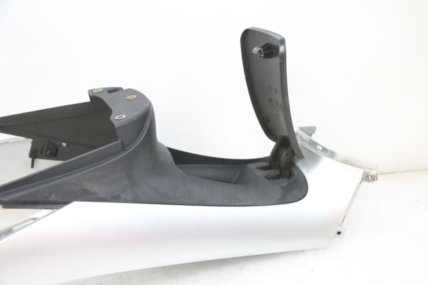 photo de CARENADO DE DEPÓSITO PIAGGIO MP3 RL 250 (2007 - 2010) - Estado de la superficie y material