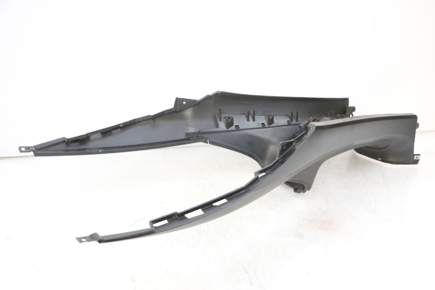 photo de TAPA DEPOSITO PIAGGIO MP3 500 (2016 - 2018) - Zoom sobre los componentes