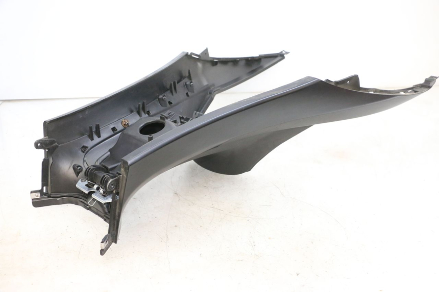 photo de TAPA DEPOSITO PIAGGIO MP3 500 (2016 - 2018) - Foto de producto adicional