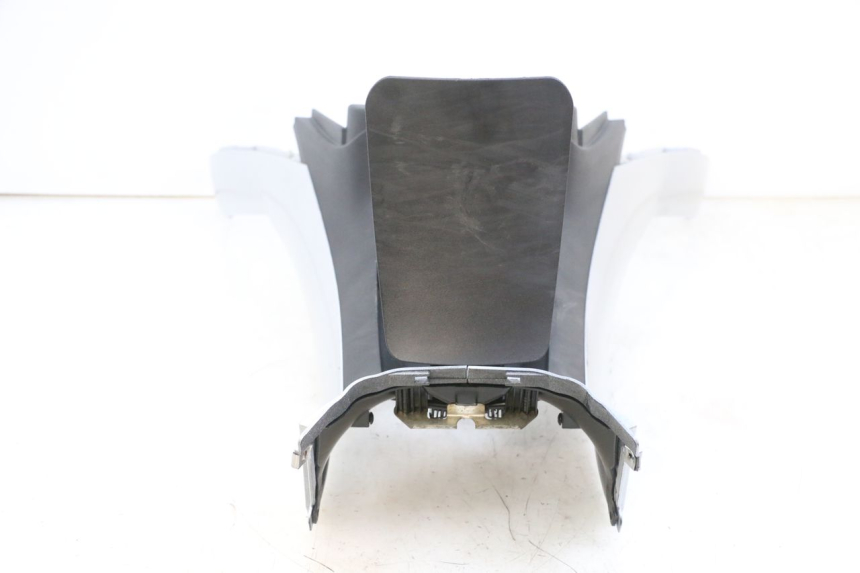 photo de CARENADO DE DEPÓSITO PIAGGIO MP3 RL 250 (2007 - 2010) - Características distintivas