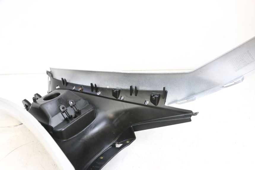 photo de CARENADO DE DEPÓSITO PIAGGIO MP3 RL 250 (2007 - 2010) - Zoom estado de uso