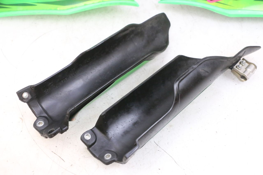 photo de COMPLETO CARENADO KAWASAKI KXF KX-F 250 (2017 - 2019) - Detalles de los puntos de fijación