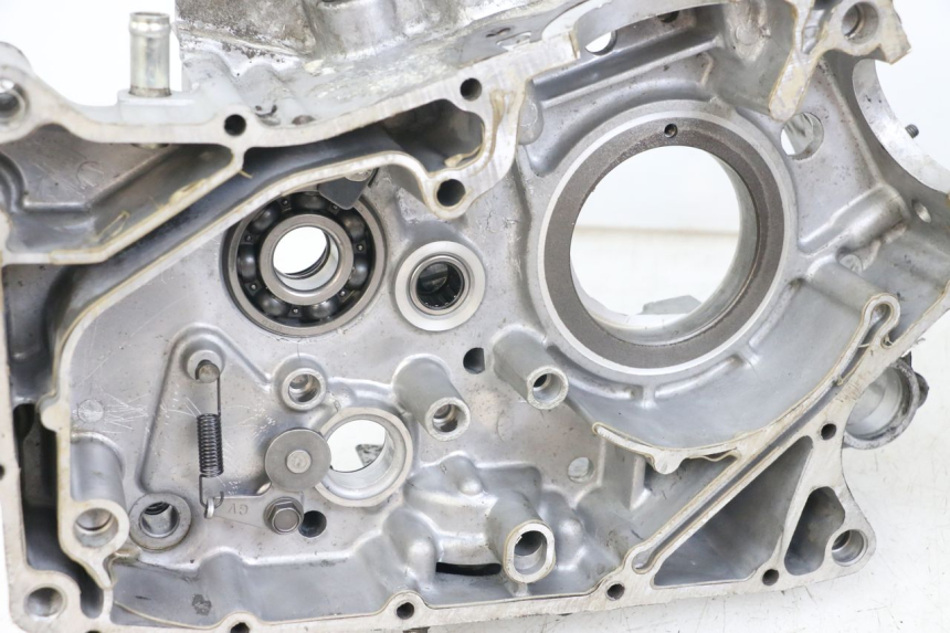 photo de Cárter inferior del motor HYOSUNG GV AQUILA 125 (2000 - 2004) - Primer plano de alta resolución