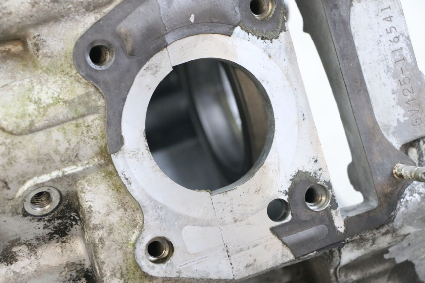 photo de Cárter inferior del motor HYOSUNG GV AQUILA 125 (2000 - 2004) - Otra perspectiva