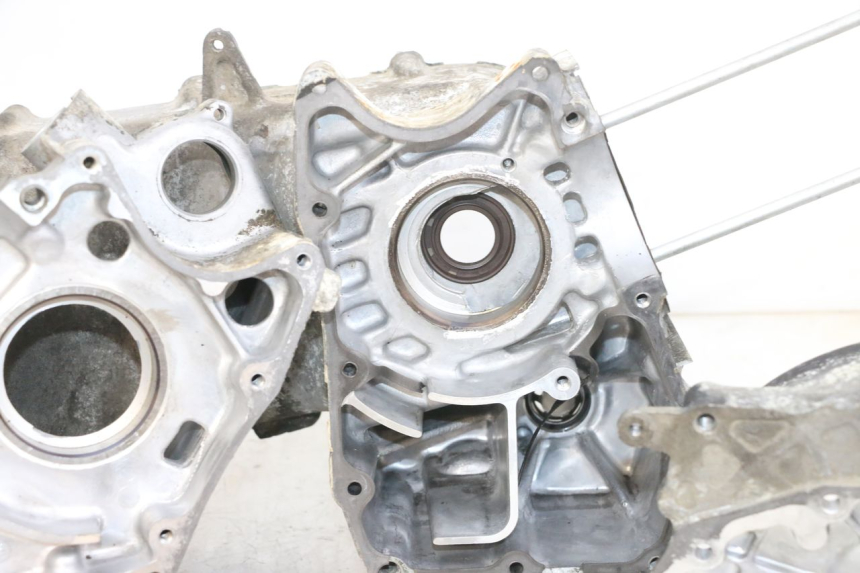 photo de CARTER INFERIOR DEL MOTOR DAELIM S1 125 (2007 - 2016) - Otra perspectiva