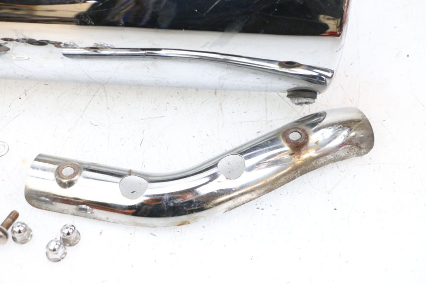 photo de PROTECCION ESCAPE KYMCO GRAND DINK 125 (2002 - 2007) - Zoom sobre los componentes