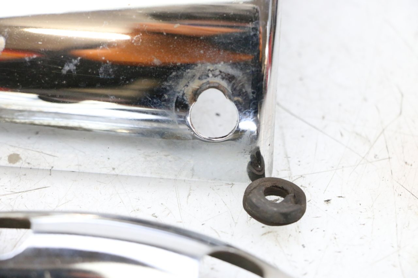 photo de PROTECCION ESCAPE KYMCO GRAND DINK 125 (2002 - 2007) - Marcados y referencias originales