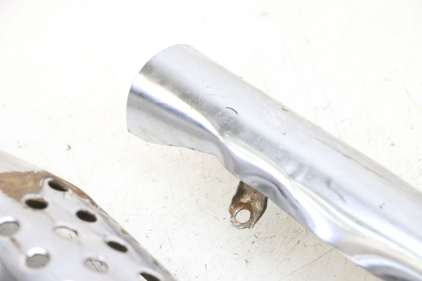 photo de PROTECCION ESCAPE KYMCO ZING 125 (1997 - 2003) - Primer plano de alta resolución