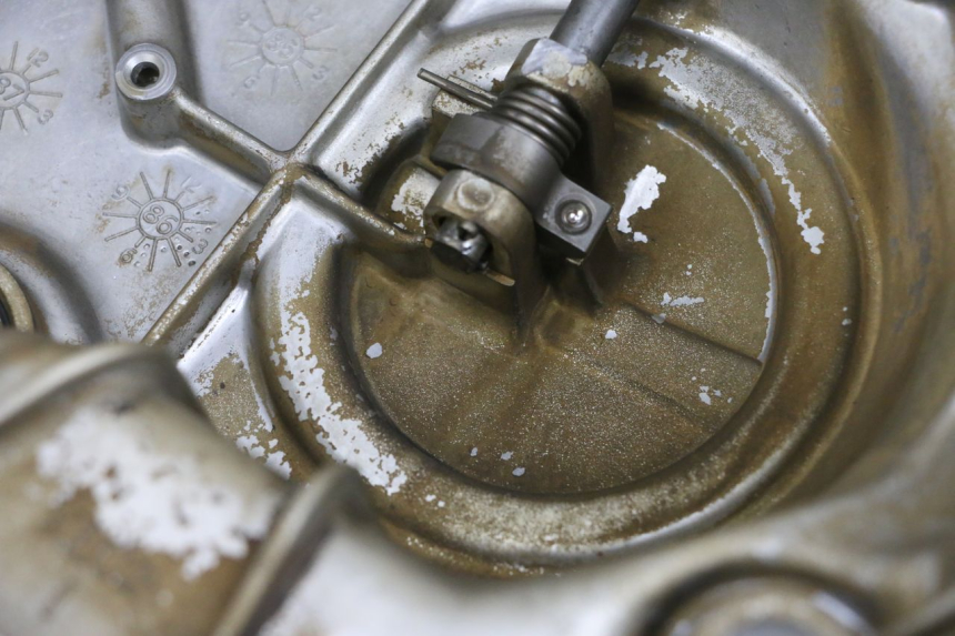 photo de TAPA DE EMBRAGUE KYMCO ZING 125 (1997 - 2003) - Otra perspectiva