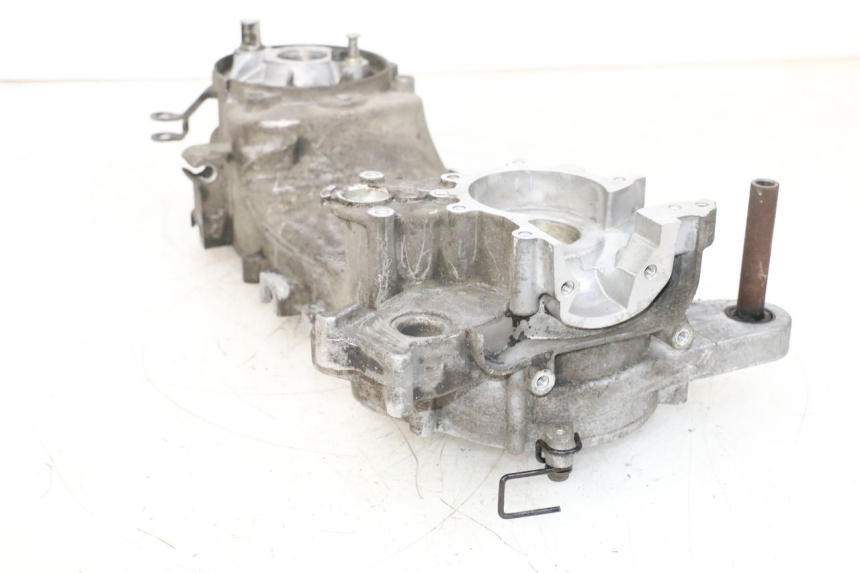 photo de CARTER IZQUIERDO PEUGEOT KISBEE 2T 50 (2010 - 2017) - Primer plano técnico