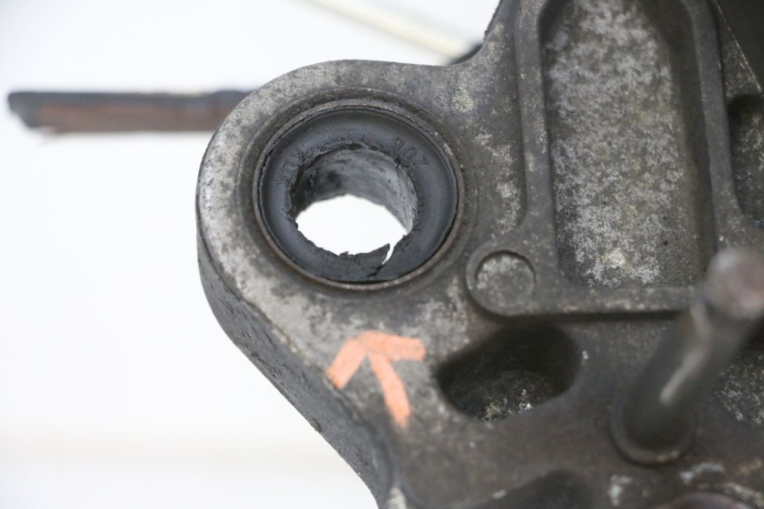 photo de CARTER IZQUIERDO SYM ORBIT III 3 4T 50 (2021 - 2025) - Detalles de los puntos de fijación