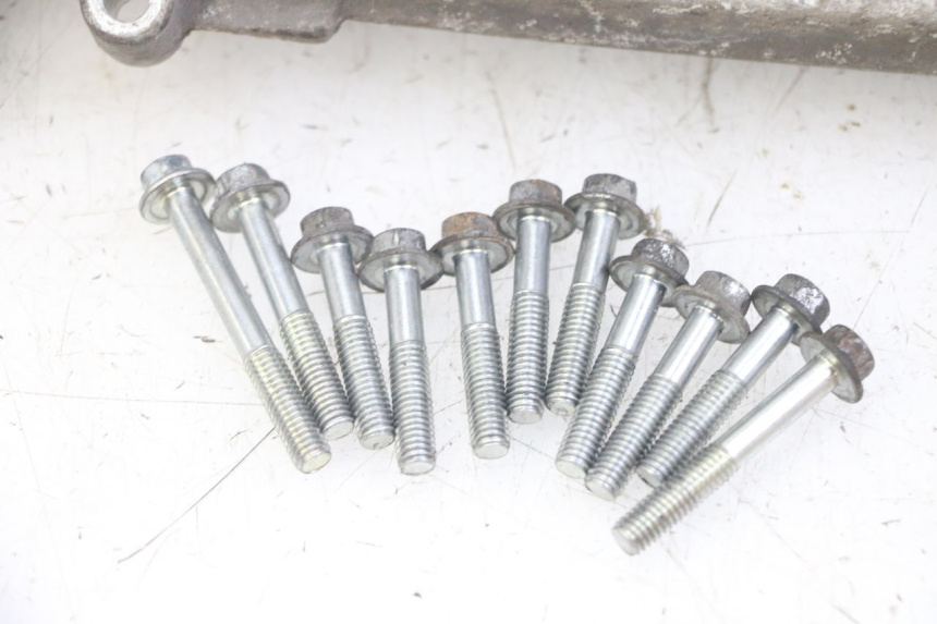 photo de TAPA VARIADOR HONDA FORZA ABS 300 (2013 - 2019) - Detalles de los puntos de fijación