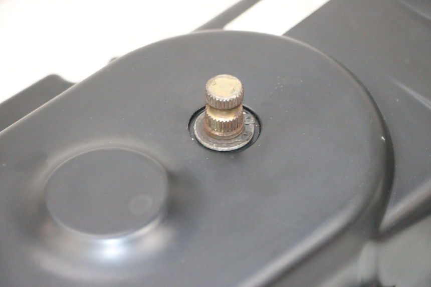 photo de TAPA VARIADOR NECO TEMPO 4T 50 (2022 - 2026) - Detalles de los puntos de fijación