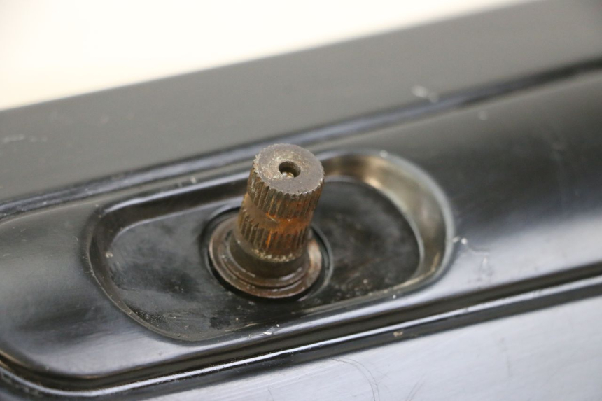 photo de TAPA VARIADOR PEUGEOT TWEET PRO CARGO 50 (2018 - 2020) - Estado de la superficie y material