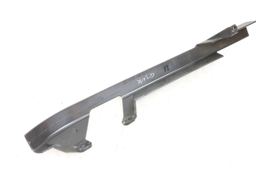 photo de CUBRECADENA ROYAL ENFIELD CONTINENTAL GT 650 (2019 - 2024) - Otra perspectiva