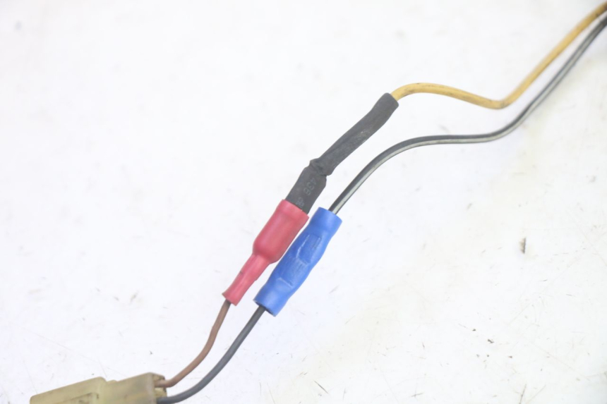 photo de INTERMITENTE TRASERO DERECHO MBK BOOSTER SPIRIT 50 (2004 - 2017) - Primer plano técnico