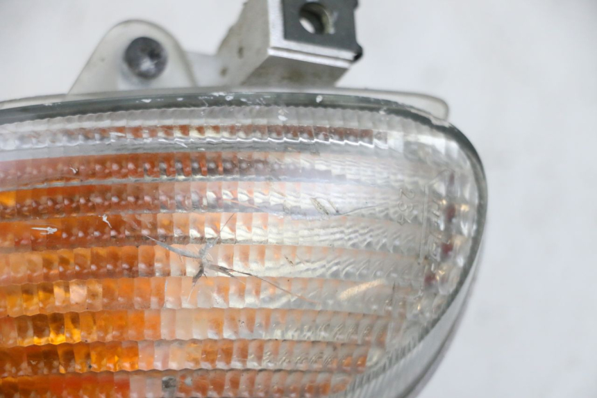 photo de TRASERO DERECHO INTERMITENTE YAMAHA NEO'S NEOS 2T 50 (1998 - 2007) - Primer plano técnico