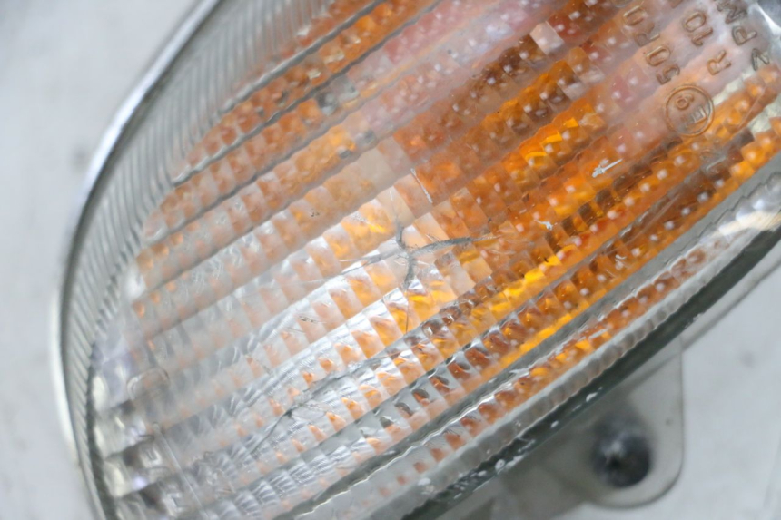 photo de TRASERO DERECHO INTERMITENTE YAMAHA NEO'S NEOS 2T 50 (1998 - 2007) - Detalles de los puntos de fijación