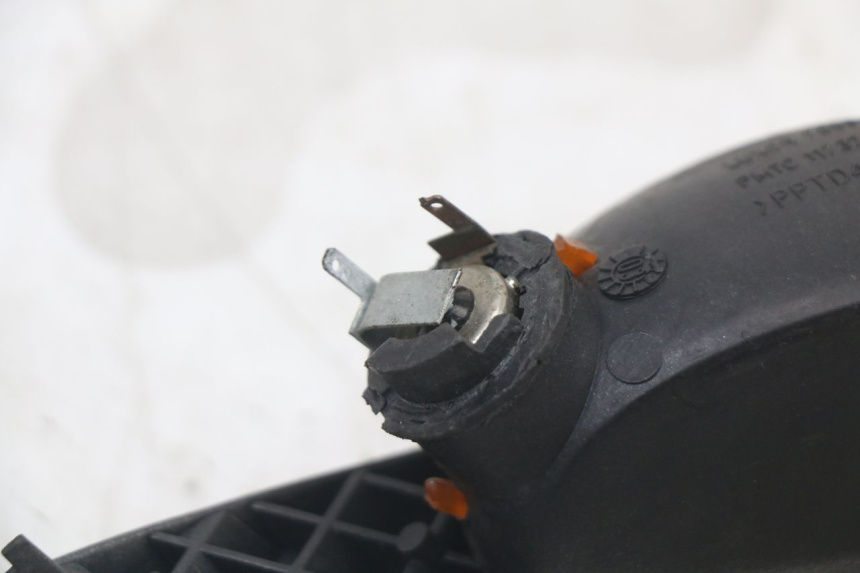 photo de INTERMITENTE TRASERO DERECHO PEUGEOT ELYSTAR 50 (2002 - 2014)