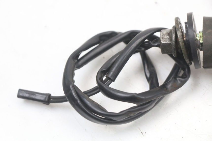 photo de TRASERO DERECHO INTERMITENTE SUZUKI GZ MARAUDER 125 (1998 - 2004)