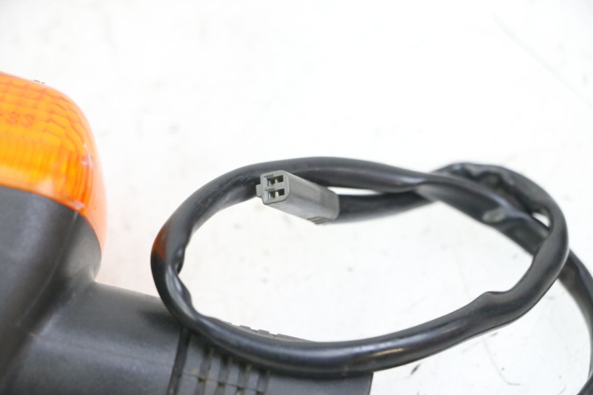 photo de TRASERO DERECHO INTERMITENTE SUZUKI SV N 650 (1999 - 2002)