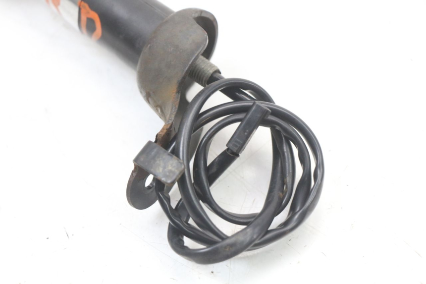 photo de TRASERO DERECHO INTERMITENTE SUZUKI VL INTRUDER 125 (2004 - 2007)