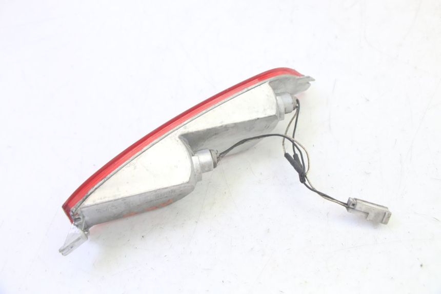 photo de INTERMITENTE TRASERO DERECHO PIAGGIO X8 125 (2004 - 2007) - Detalles de los puntos de fijación