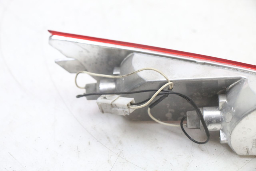 photo de INTERMITENTE TRASERO DERECHO PIAGGIO XEVO - X EVO 125 (2007 - 2016) - Detalles de los puntos de fijación