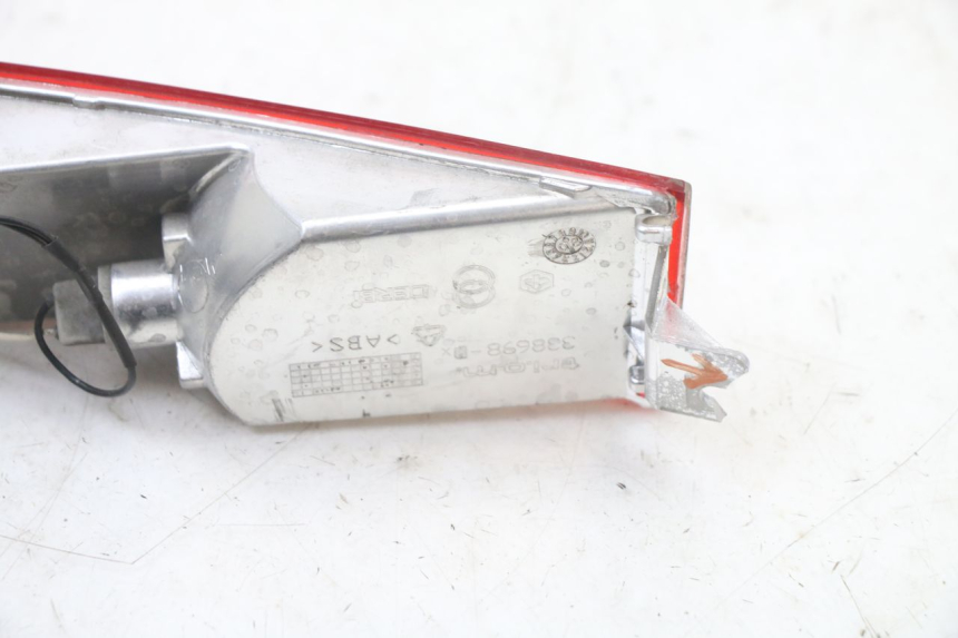 photo de INTERMITENTE TRASERO DERECHO PIAGGIO XEVO - X EVO 125 (2007 - 2016) - Estado de la superficie y material
