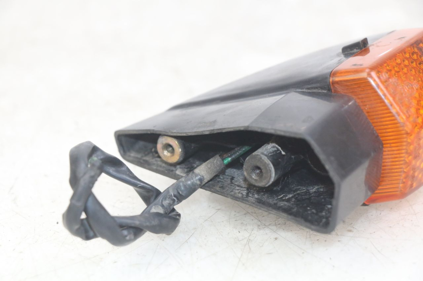 photo de INTERMITENTE TRASERO IZQUIERDO HONDA CBR F SC25 1000 (1989 - 1992)