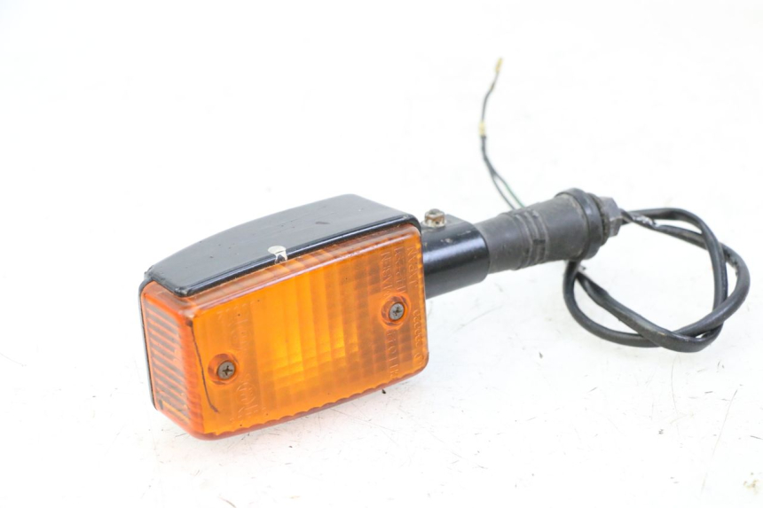 photo de TRASERO IZQUIERDO INTERMITENTE YAMAHA FJ 36Y 1100 (1984 - 1985)