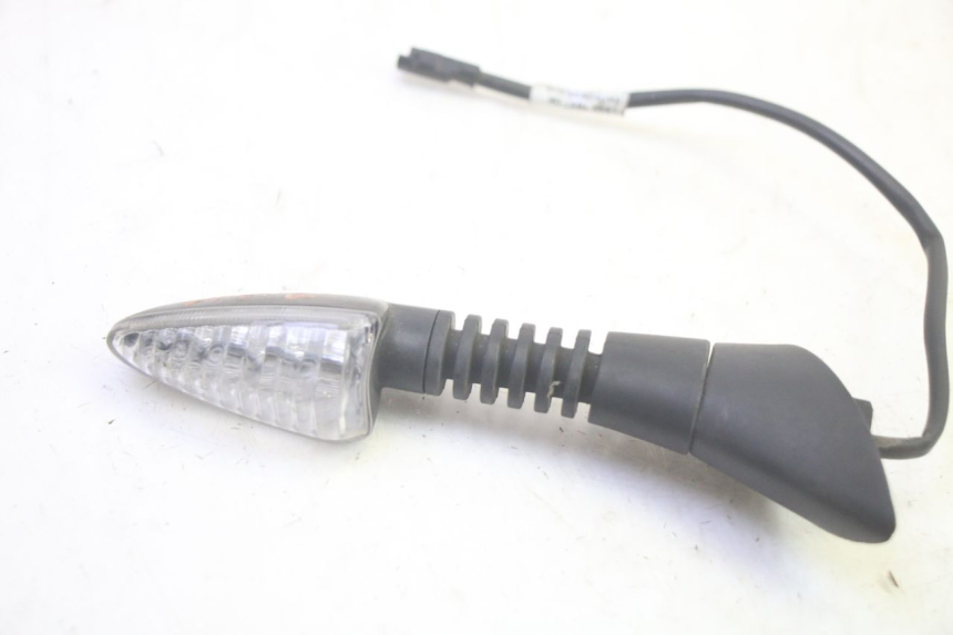 photo de TRASERO IZQUIERDO INTERMITENTE PIAGGIO MP3 HPE 350 (2018 - 2020) - Detalle de la pieza