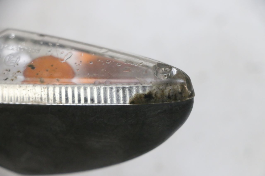 photo de TRASERO IZQUIERDO INTERMITENTE PIAGGIO NEW TYPHOON 50 (2018 - 2021) - Primer plano técnico