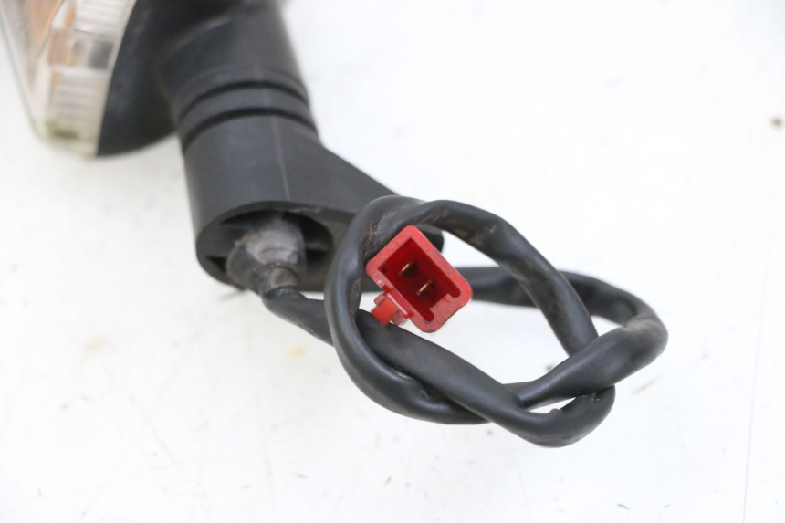 photo de TRASERO IZQUIERDO INTERMITENTE PIAGGIO NEW TYPHOON 50 (2018 - 2021) - Primer plano técnico