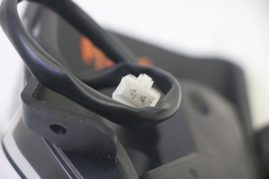 photo de TRASERO IZQUIERDO INTERMITENTE EFUN PUSA 1 - Detalles de los puntos de fijación