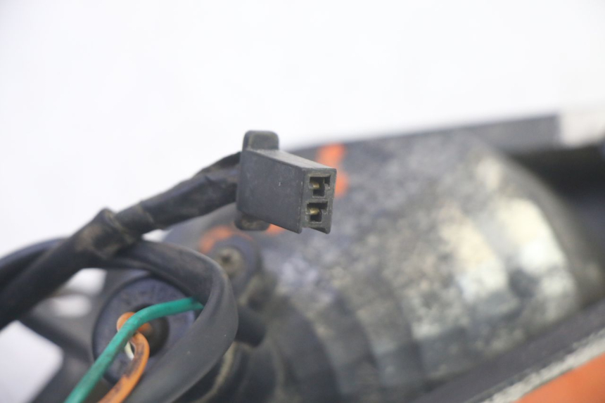 photo de TRASERO IZQUIERDO INTERMITENTE DAELIM S1 125 (2007 - 2016) - Detalles de los puntos de fijación