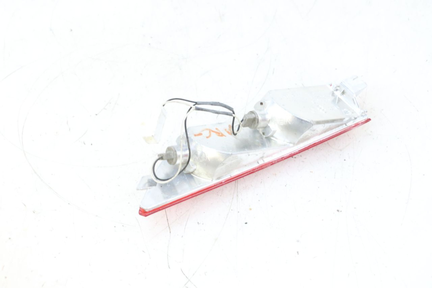 photo de INTERMITENTE TRASERO IZQUIERDO PIAGGIO X8 125 (2004 - 2007) - Detalles de los puntos de fijación