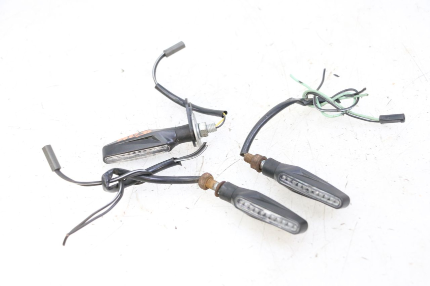 photo de TRASERO INTERMITENTE SUZUKI GSR 750 (2011 - 2017)