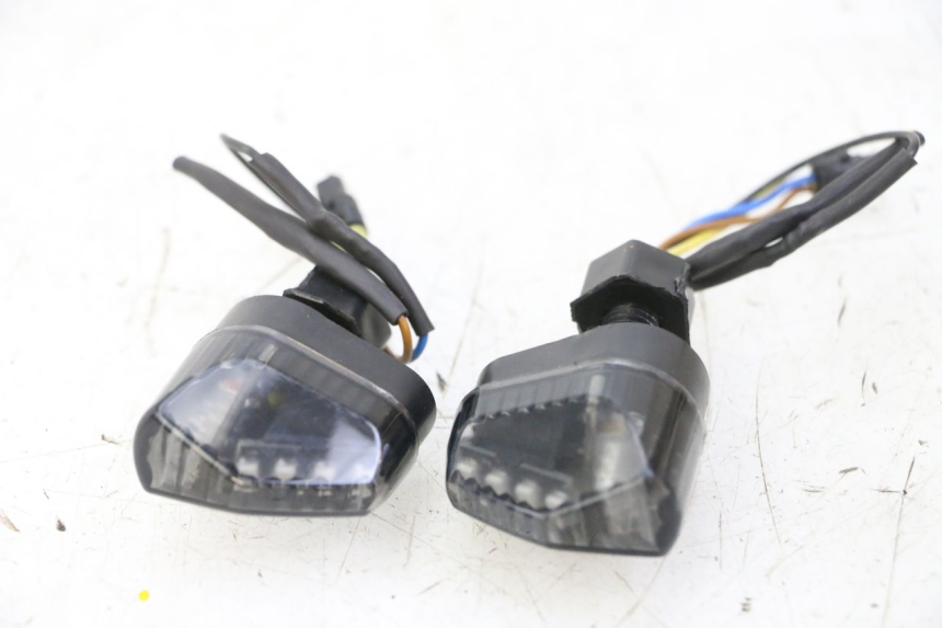photo de TRASERO INTERMITENTE PIAGGIO MP3 HPE 310 (2024 - 2025)