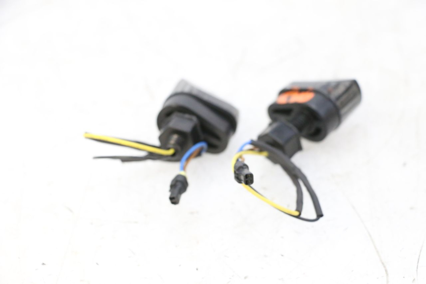 photo de TRASERO INTERMITENTE PIAGGIO MP3 HPE 310 (2024 - 2025)