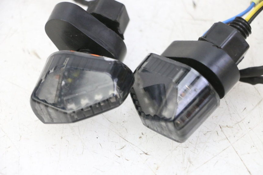 photo de TRASERO INTERMITENTE PIAGGIO MP3 HPE 310 (2024 - 2025)
