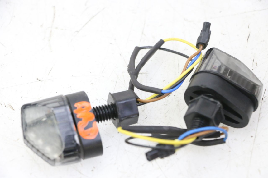photo de TRASERO INTERMITENTE PIAGGIO MP3 HPE 310 (2024 - 2025)