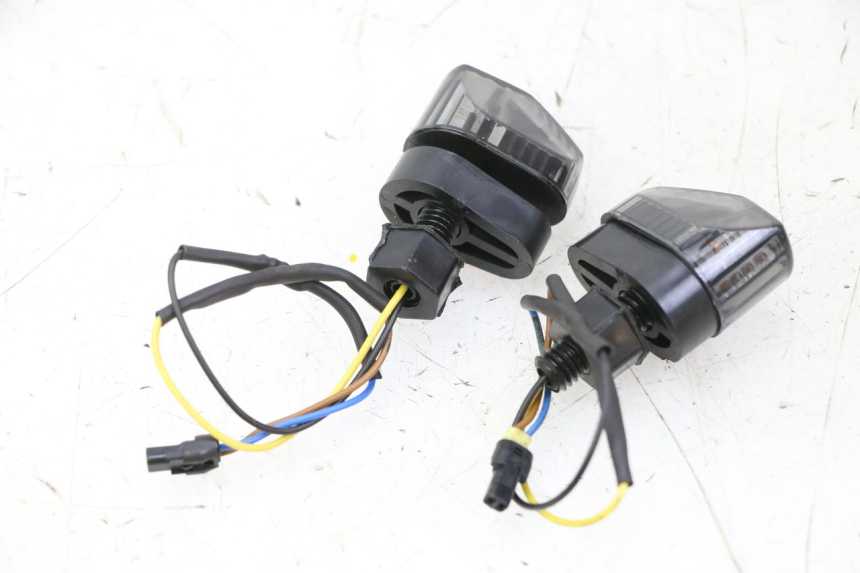 photo de TRASERO INTERMITENTE PIAGGIO MP3 HPE 310 (2024 - 2025)